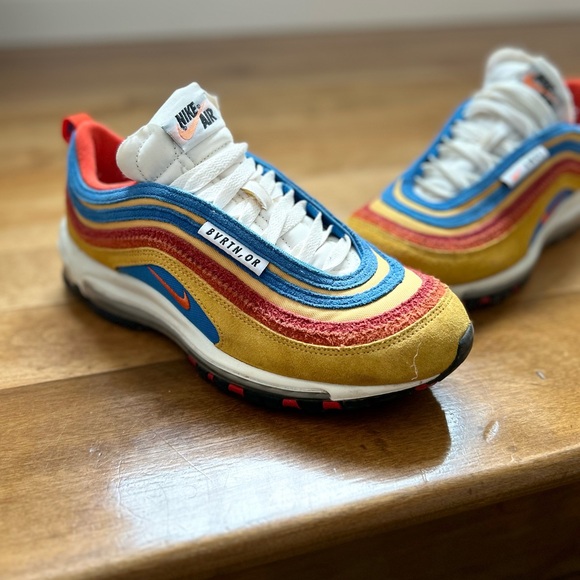 Size 8.5 Nike Air Max shoes - Picture 3 of 3